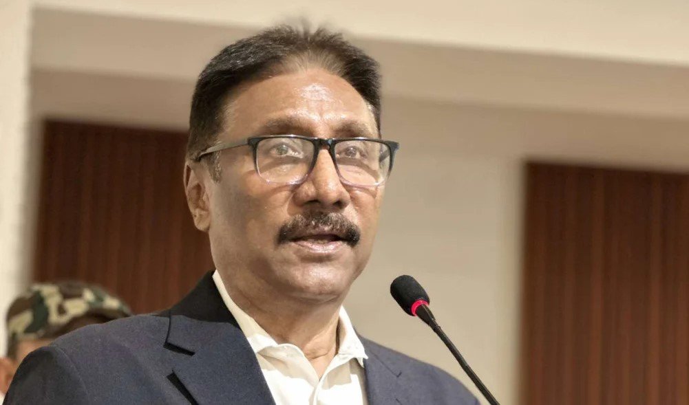 गन्तव्य देशले नेपाली श्रमिकलाई दासको व्यवहार गर्न पाइँदैन : श्रममन्त्री भण्डारी