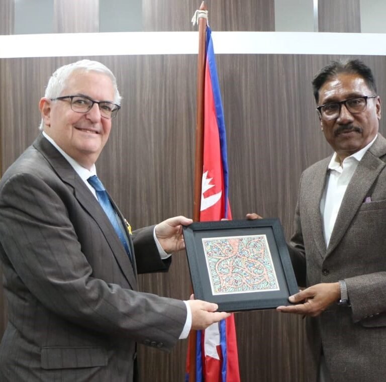 माननीय मन्त्री शरत सिंह भण्डारी र नेपालका लागि इजरायली महामहिम राजदुत श्मुलिक एरी बासबीच शिष्टाचार भेट